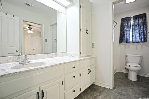 125 Red Oak Trail Marion TX 78124