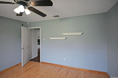 125 Red Oak Trail Marion TX 78124