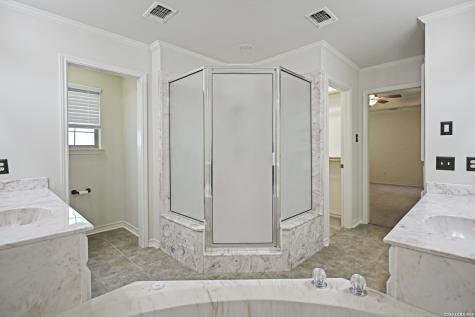 125 Red Oak Trail Marion TX 78124