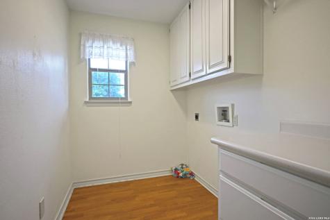 125 Red Oak Trail Marion TX 78124