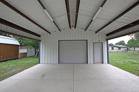 125 Red Oak Trail Marion TX 78124