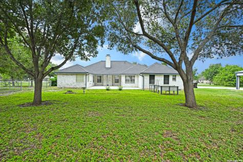 125 Red Oak Trail Marion TX 78124