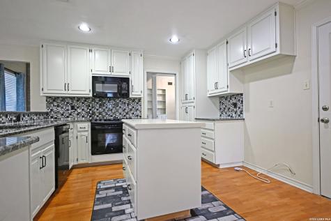 125 Red Oak Trail Marion TX 78124