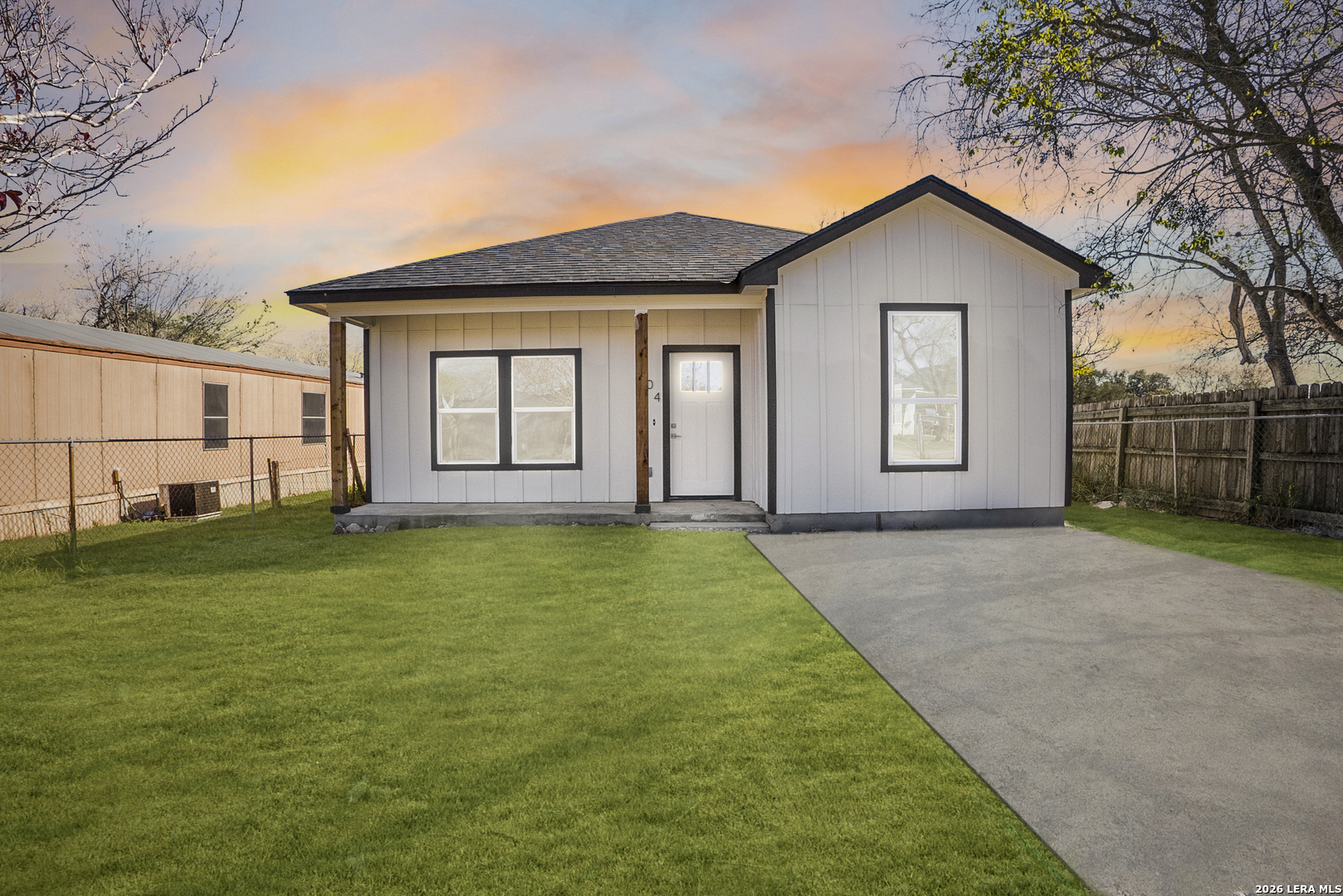 804 Peach Jourdanton TX 78026