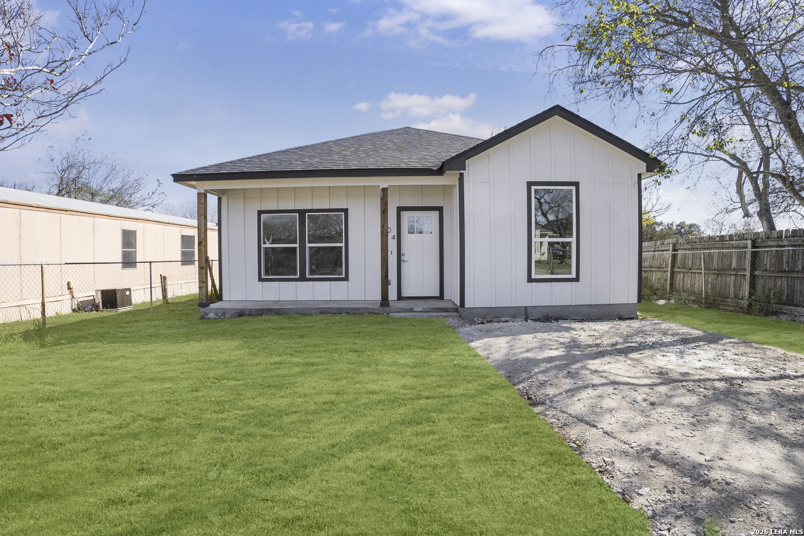 804 Peach Jourdanton TX 78026