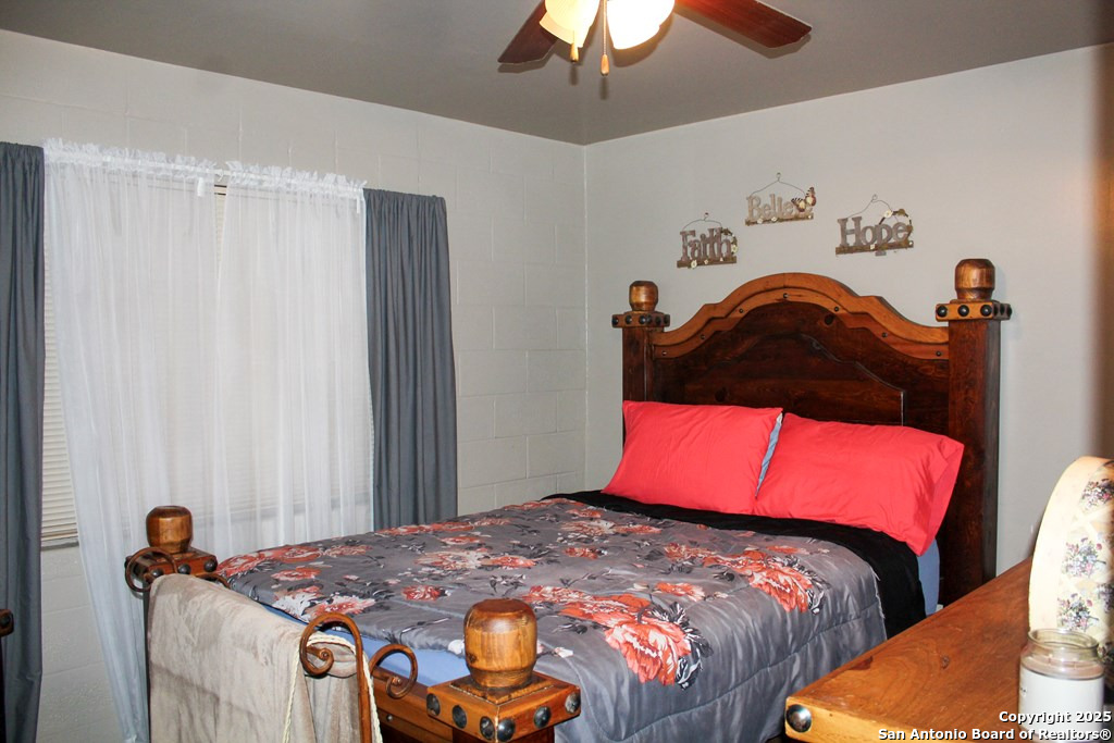 102 Holman Lake City TX 78368