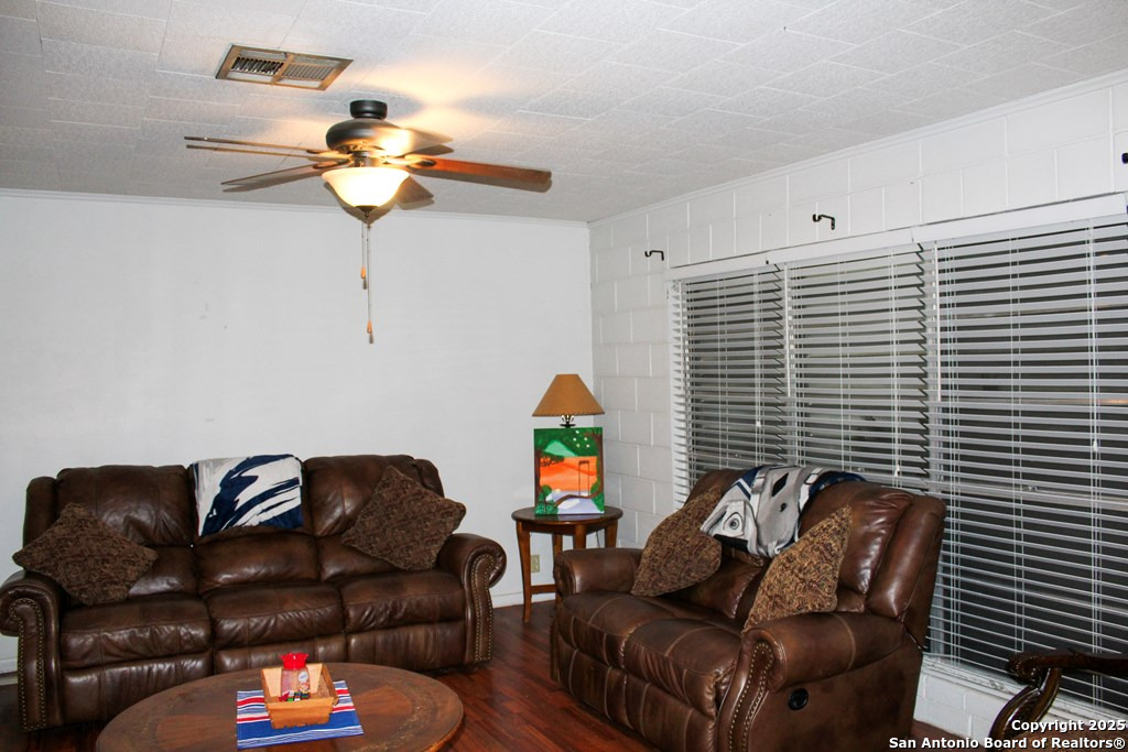 102 Holman Lake City TX 78368