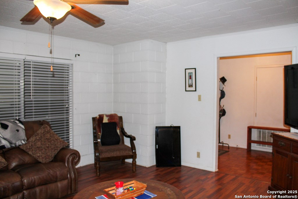 102 Holman Lake City TX 78368