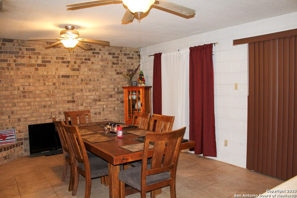 102 Holman Lake City TX 78368