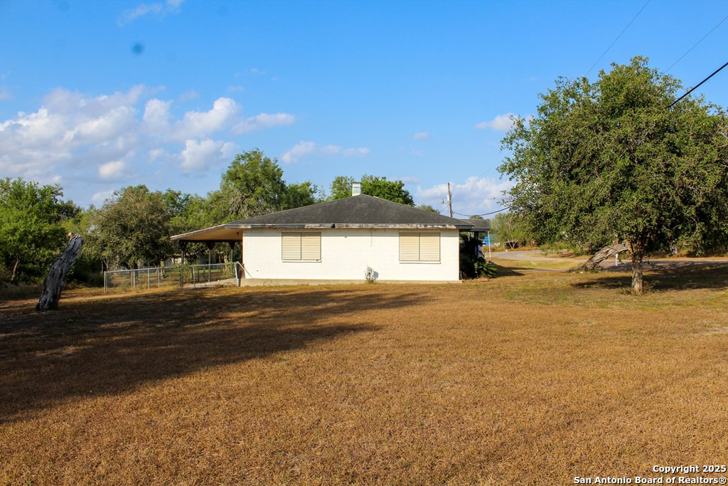 102 Holman Lake City TX 78368
