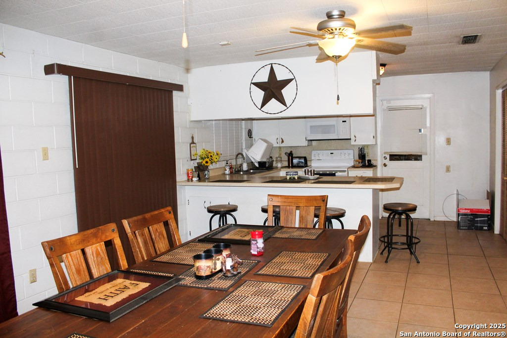 102 Holman Lake City TX 78368