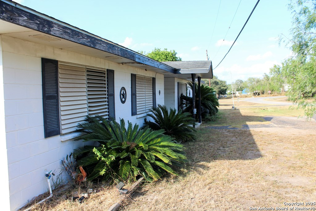 102 Holman Lake City TX 78368