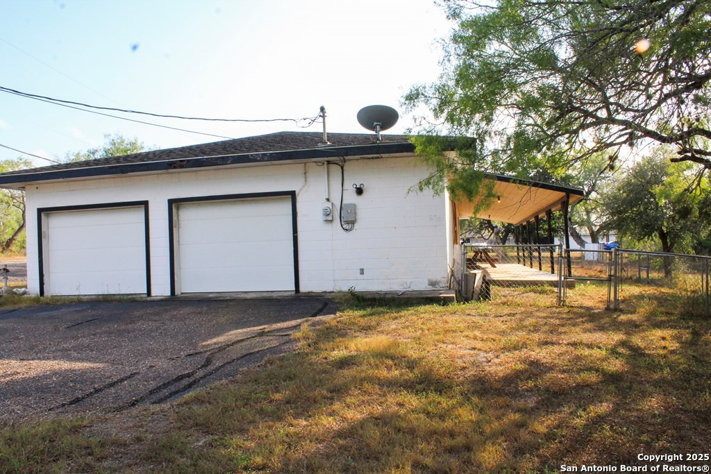 102 Holman Lake City TX 78368