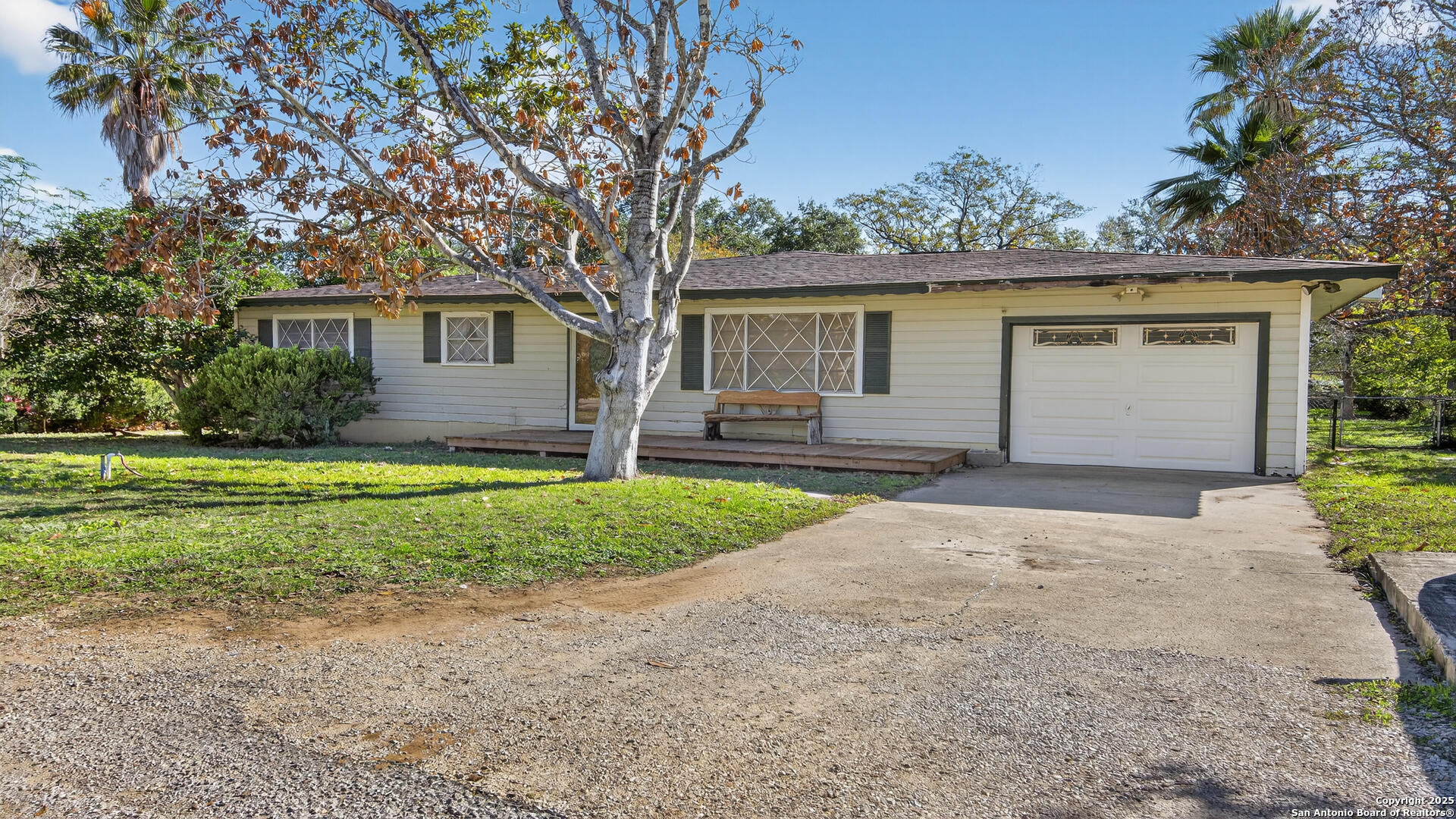 1508 E Street Floresville TX 78114