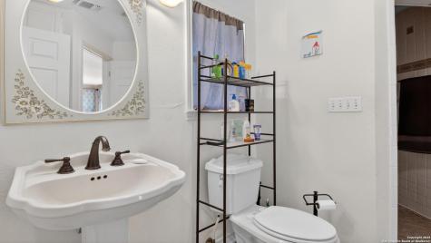 1508 E Street Floresville TX 78114
