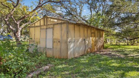 1508 E Street Floresville TX 78114
