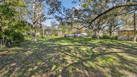 1508 E Street Floresville TX 78114