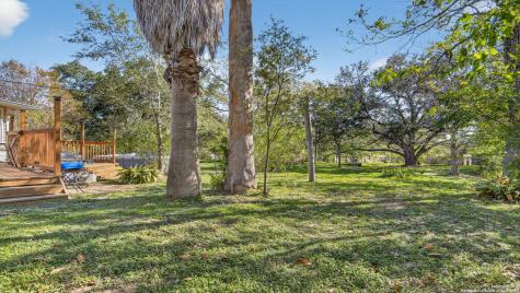 1508 E Street Floresville TX 78114