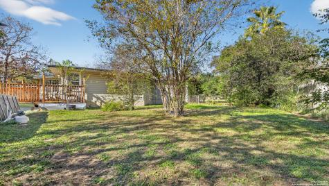 1508 E Street Floresville TX 78114