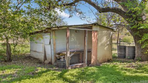1508 E Street Floresville TX 78114