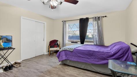 1508 E Street Floresville TX 78114