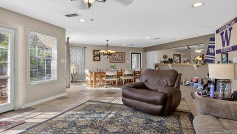 1508 E Street Floresville TX 78114