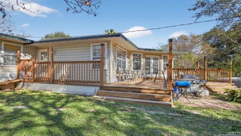 1508 E Street Floresville TX 78114