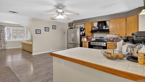 1508 E Street Floresville TX 78114