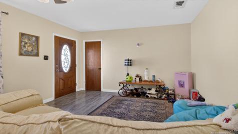 1508 E Street Floresville TX 78114