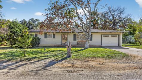 1508 E Street Floresville TX 78114