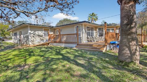 1508 E Street Floresville TX 78114