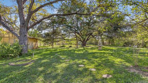 1508 E Street Floresville TX 78114