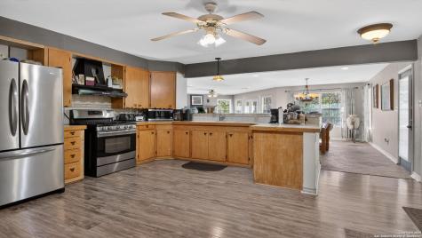 1508 E Street Floresville TX 78114