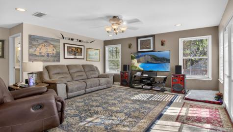 1508 E Street Floresville TX 78114