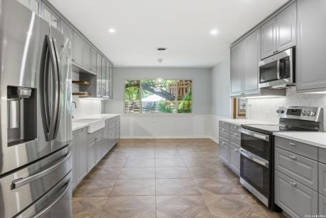 105 Cobblestone Castle Hills TX 78213