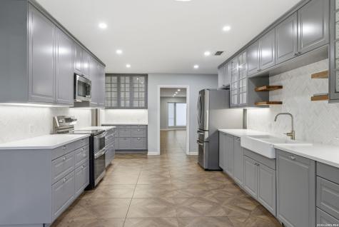 105 Cobblestone Castle Hills TX 78213