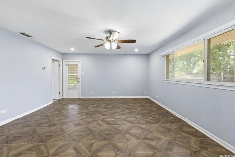 105 Cobblestone Castle Hills TX 78213