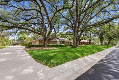 105 Cobblestone Castle Hills TX 78213