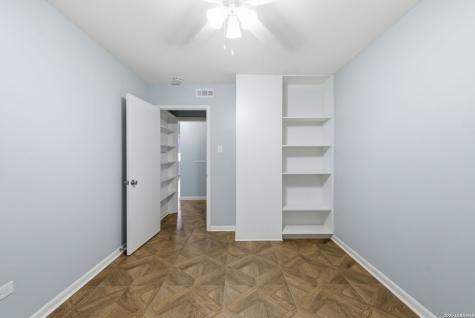 105 Cobblestone Castle Hills TX 78213