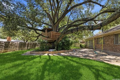 105 Cobblestone Castle Hills TX 78213