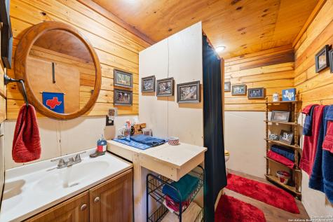496 Cedarhill Drive Bandera TX 78003