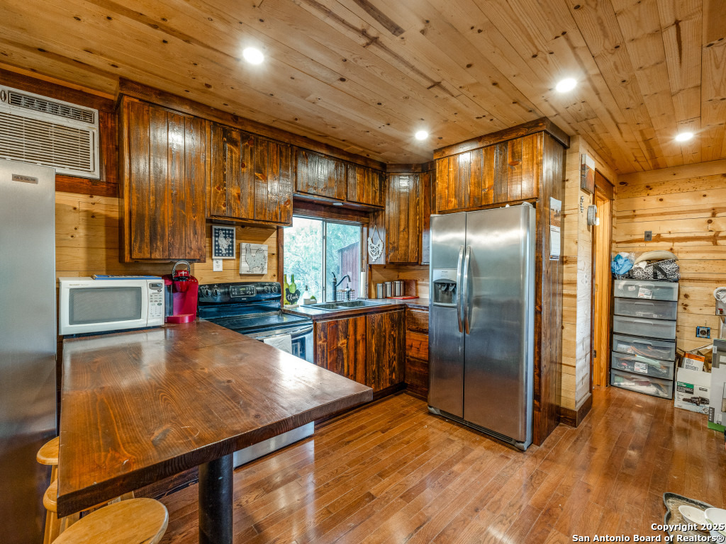 2831 County Road 430 Pleasanton TX 78064