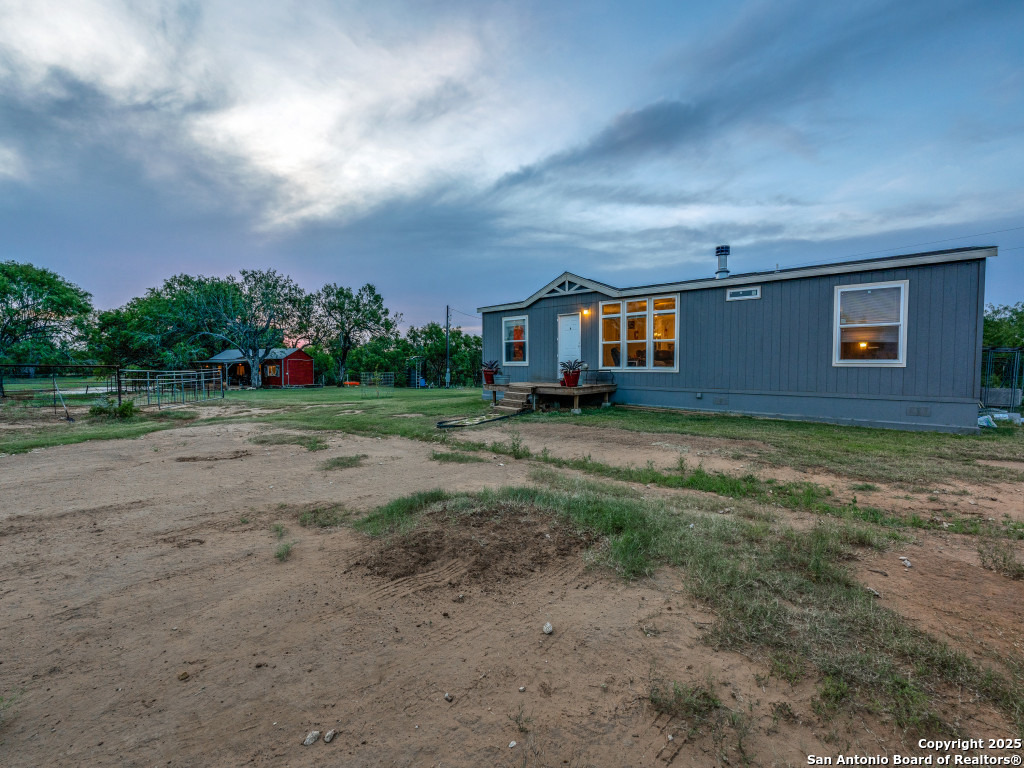 2831 County Road 430 Pleasanton TX 78064