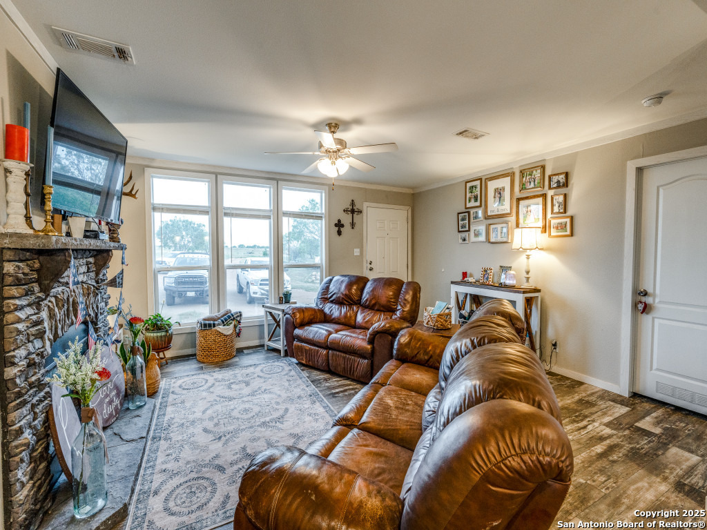 2831 County Road 430 Pleasanton TX 78064