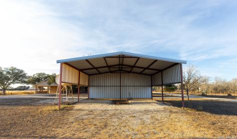 375 Bluntzer Road Jourdanton TX 78026