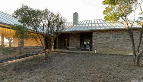 375 Bluntzer Road Jourdanton TX 78026