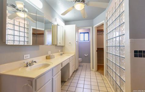375 Bluntzer Road Jourdanton TX 78026