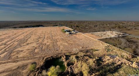 375 Bluntzer Road Jourdanton TX 78026