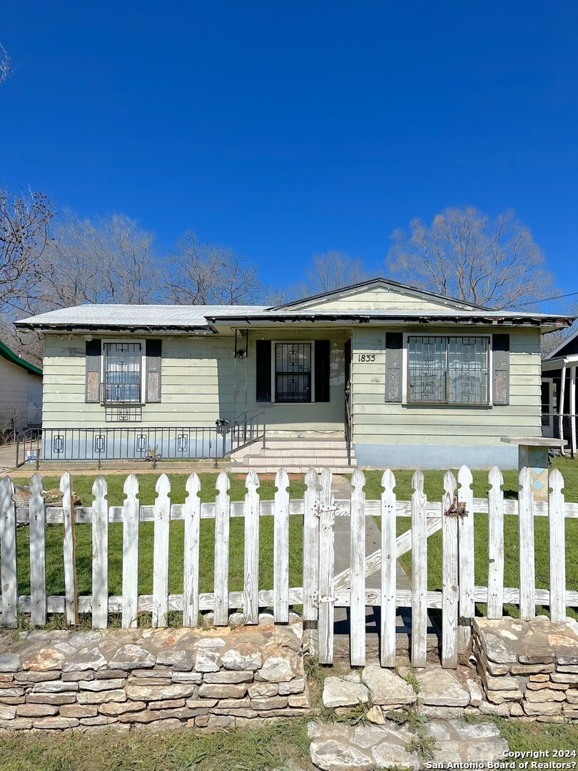 1835 W Pyron Avenue San Antonio TX 78211
