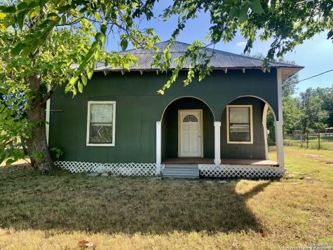 103 N 8th Street Stockdale TX 78160